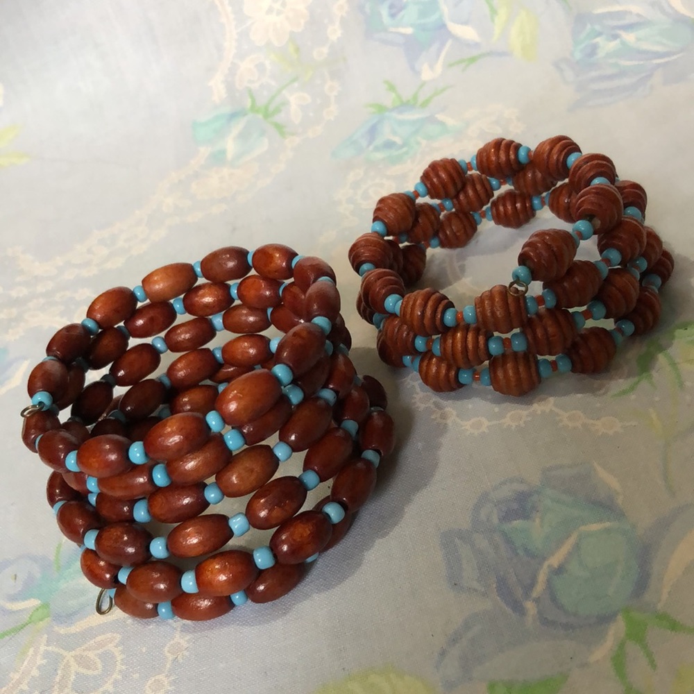 Set of 2 wire wrap bracelets